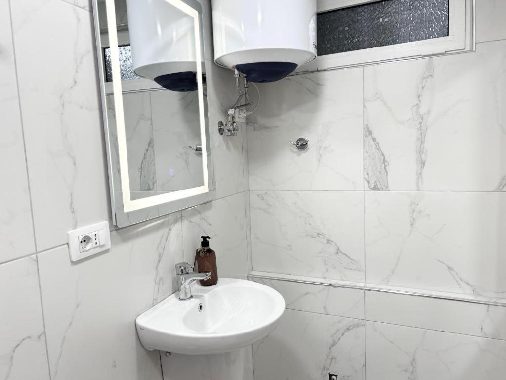 Tirana Inn Hotel Экстерьер фото